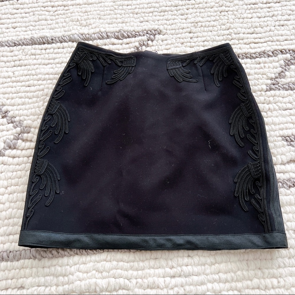 H&M mini skirt w/ pretty detailing SZ 4